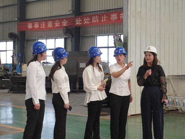 深入廠區(qū)學(xué)習(xí)，提高自身專業(yè)知識。_河南雙志