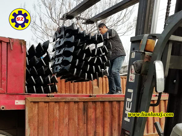 雙志機(jī)械：134S刮板與刮板機(jī)齒規(guī)裝車走貨！