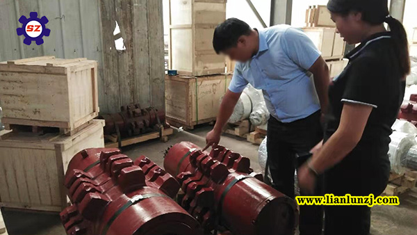 歡迎劉總來我廠參觀并達成鏈輪軸組維修新合作！