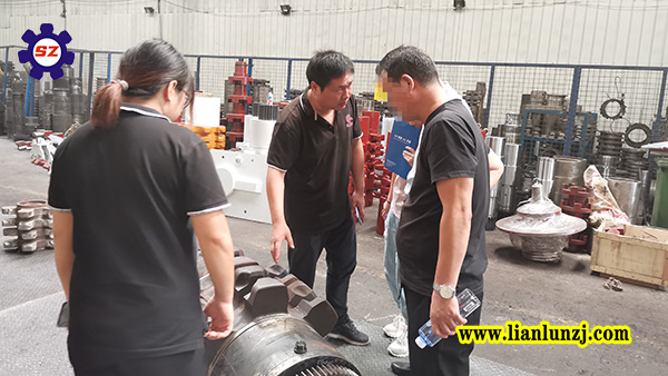 內(nèi)蒙客戶不遠(yuǎn)千里來到鄭州考察鏈輪組件廠家！