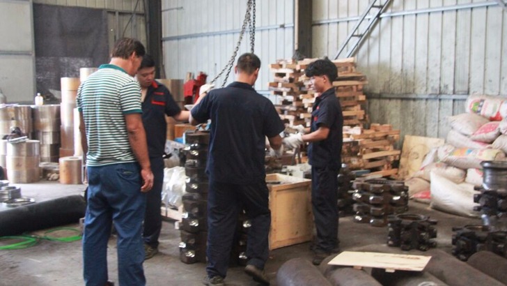 雙志機(jī)械與徐總簽訂合同，愉快成交