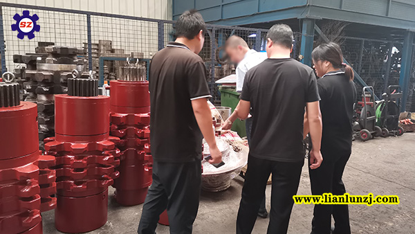 貴陽(yáng)彭總開展刮板機(jī)配件業(yè)務(wù)，來(lái)我廠考察參觀！