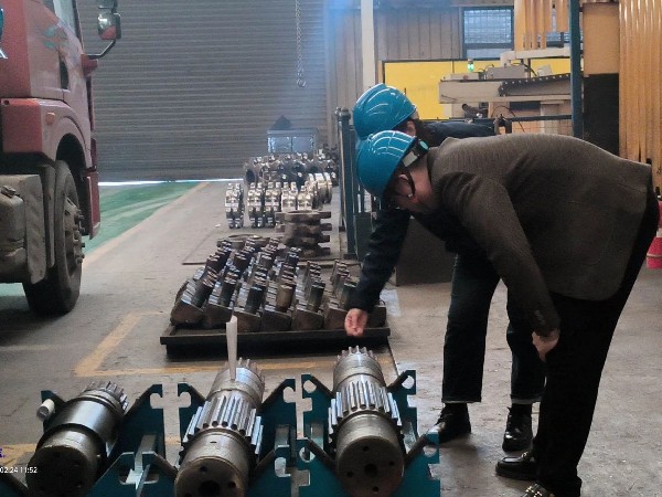 內(nèi)蒙古沙總蒞臨河南雙志，共鑒鏈輪軸組制造實(shí)力